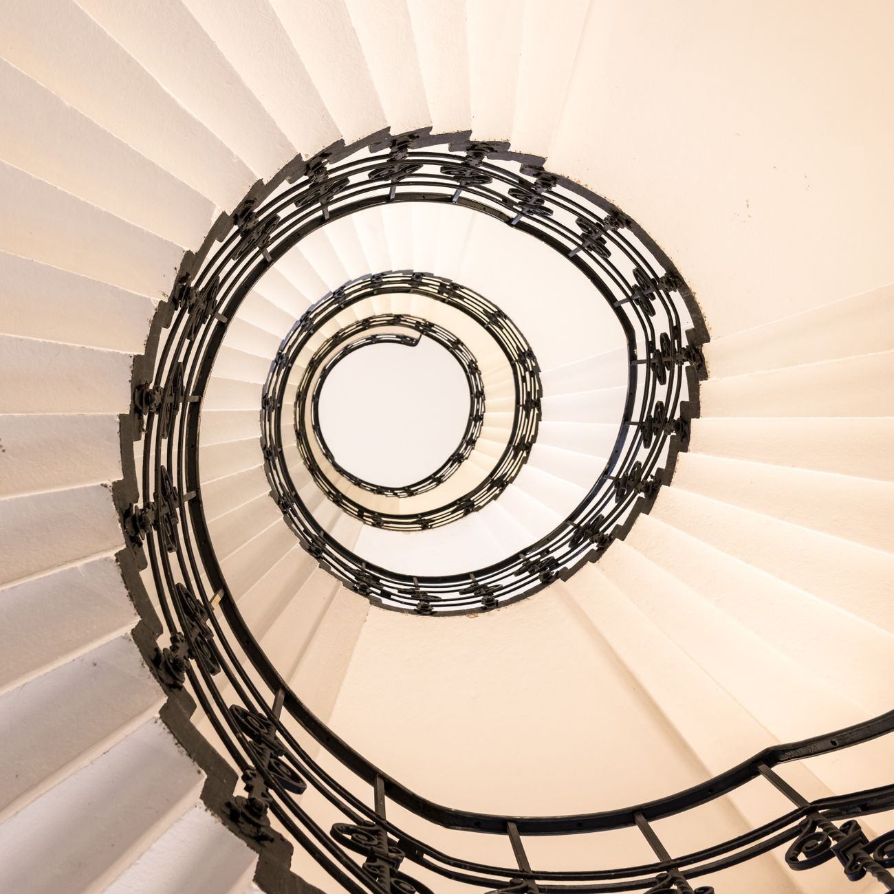 Implementing and Managing Business Change